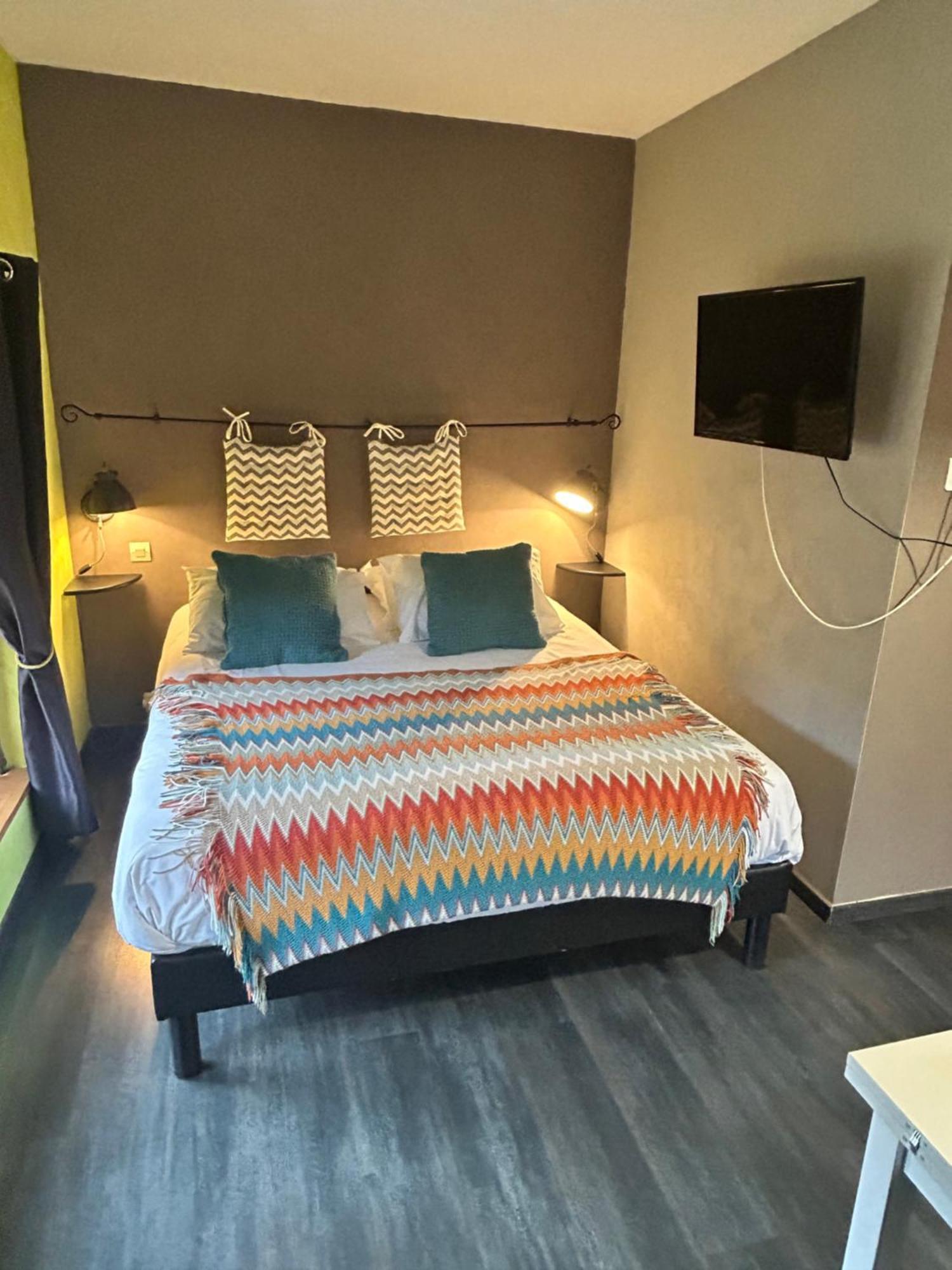 Bed and Breakfast Le D'Tour Gourmand Toulouse-le-Chateau Exterior foto